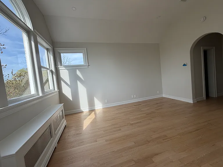 Sherwood Ave — Photo 15