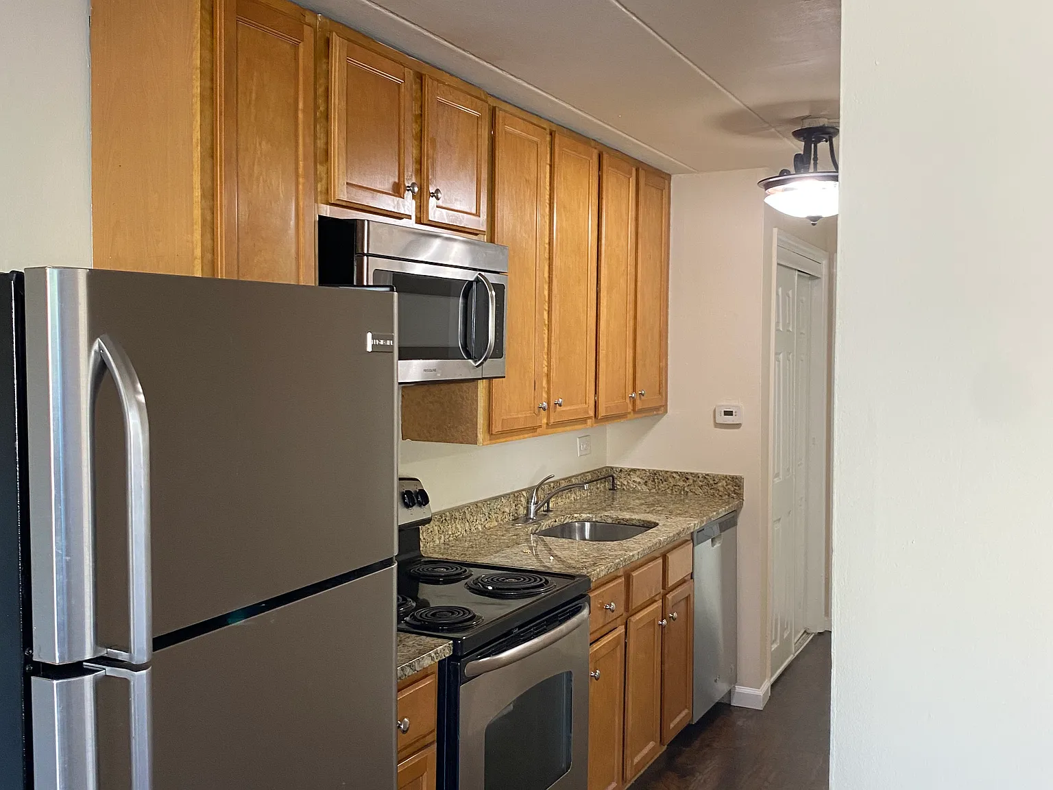 2 bed, 650 sqft, $1,500 — Photo 2
