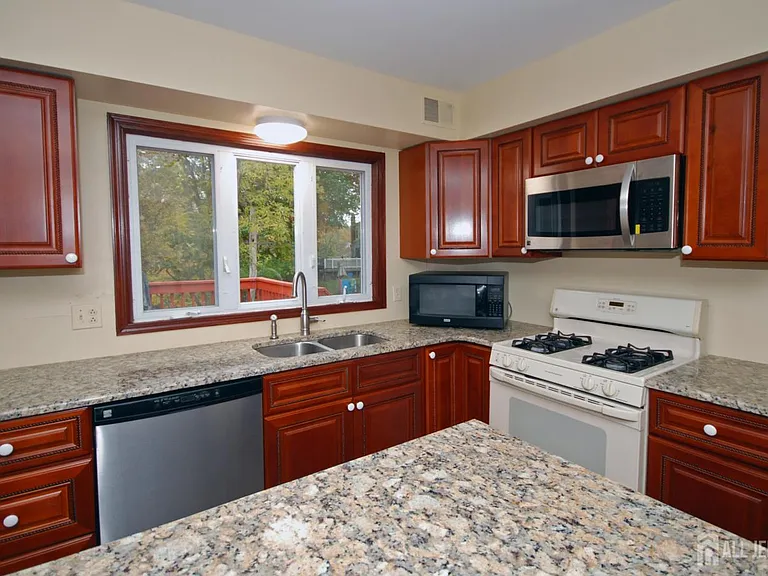 6 Heather Ln — Photo 9
