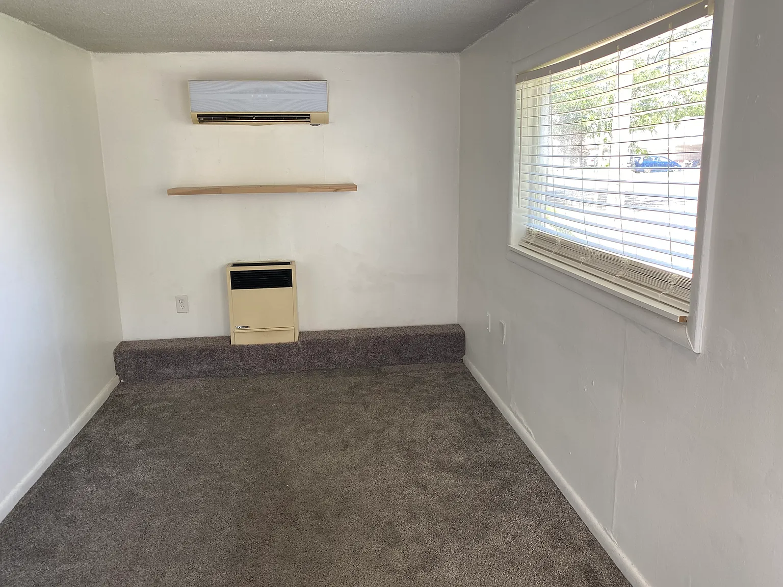 1 bed, 400 sqft, $1,200 — Photo 4