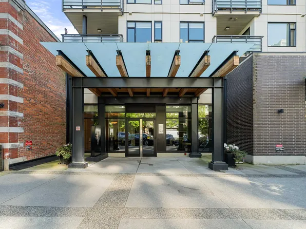 123 W 1st St #301, North Vancouver, BC V7M 0E5