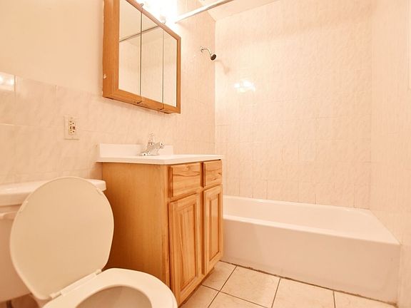 5th image of 2334 28th Ave APT 3C