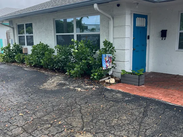 207 Castlewood Dr APT C, North Palm Beach, FL 33408