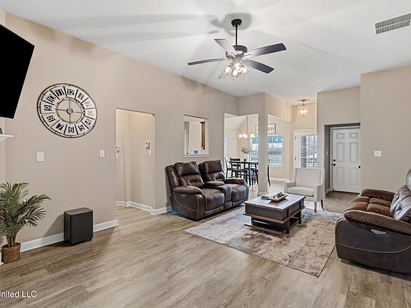 3rd image of 2756 Dela Dr
