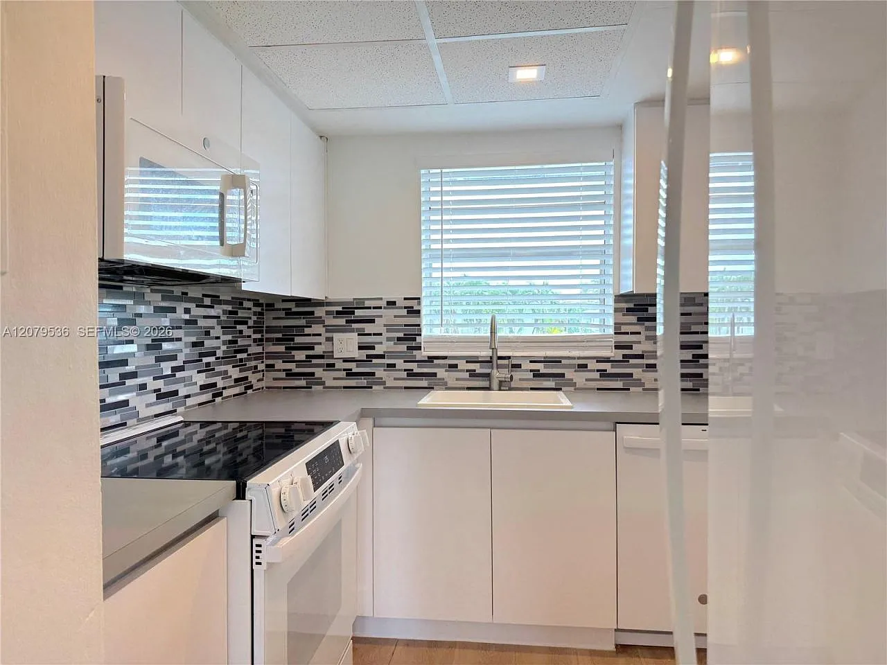 2 bed, 1.0 bath, 730 sqft, $2,395 — Photo 2