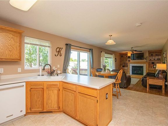 5th image of 510 SE Westgate Dr