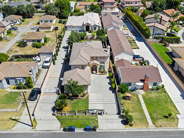9911 Garibaldi Ave — Photo 35