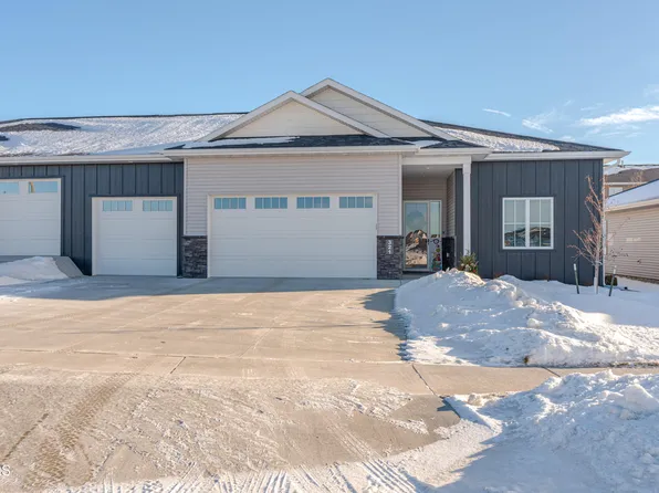 321 Calvert Dr, Bismarck, ND 58503