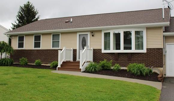 1st image of 810 Squires Ave
