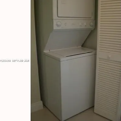 41 SE 5th St #911 — Photo 32