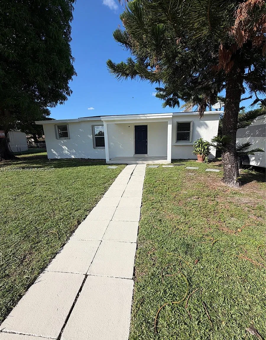 Lauderdale Manors Amd Pla — Photo 1