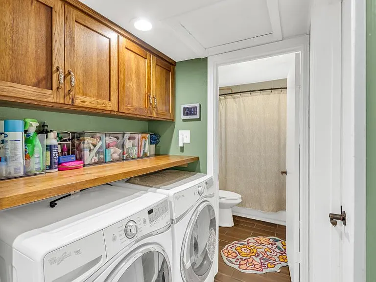 1194 Rosemary Ln — Photo 13