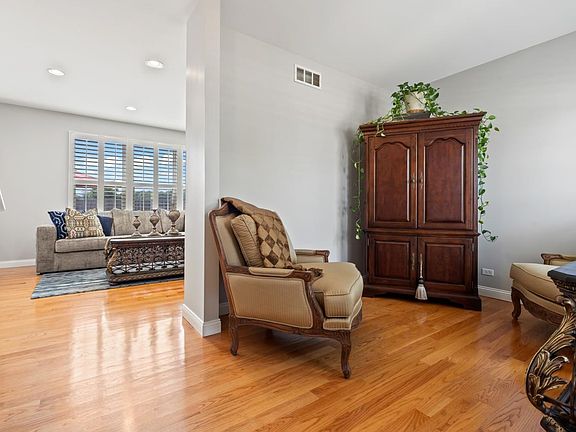 3rd image of 11824 Presley Cir