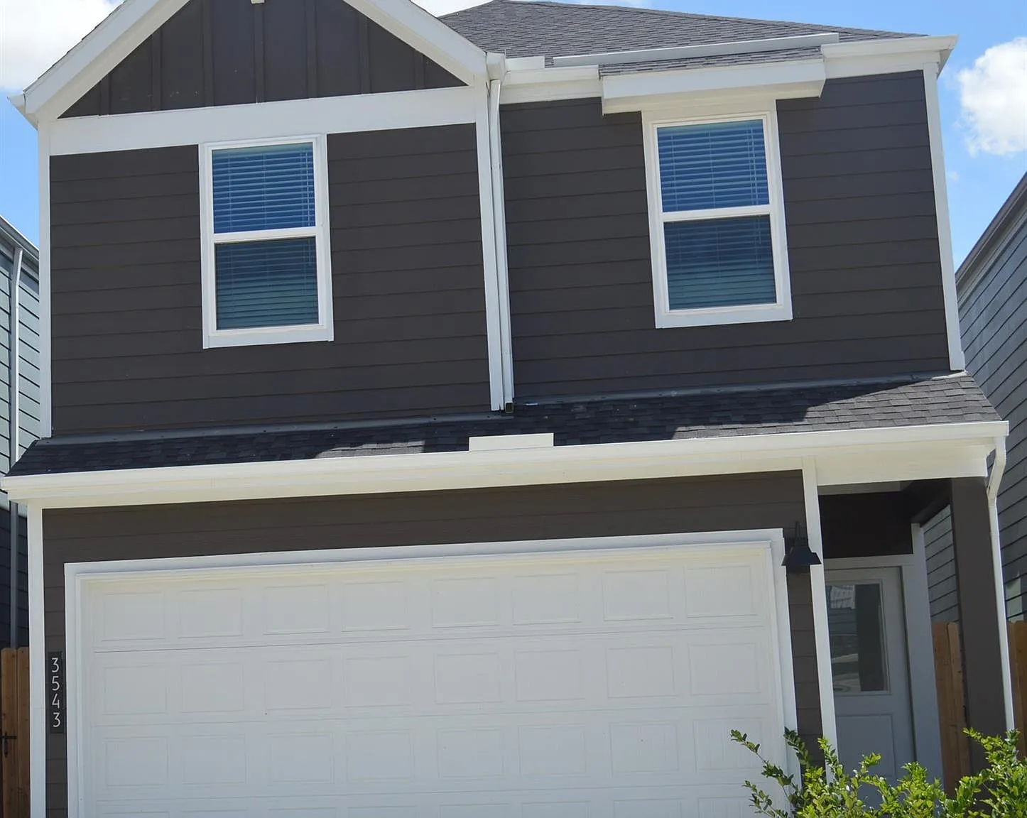 3 bed, 2.5 bath, 1913 sqft, $2,300 — Photo 1