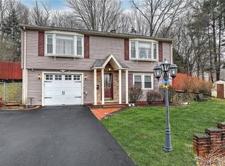 716 Knollwood Dr, Woonsocket, RI 02895