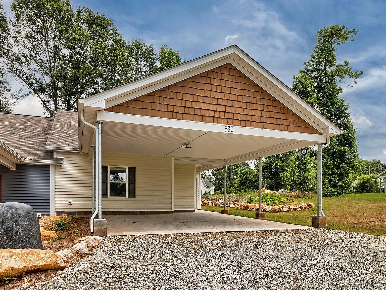 3 bed, 1280 sqft, $1,950 — Photo 3