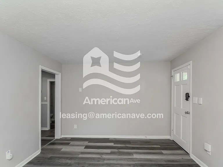 1676915_002_living_room_13788644.jpg