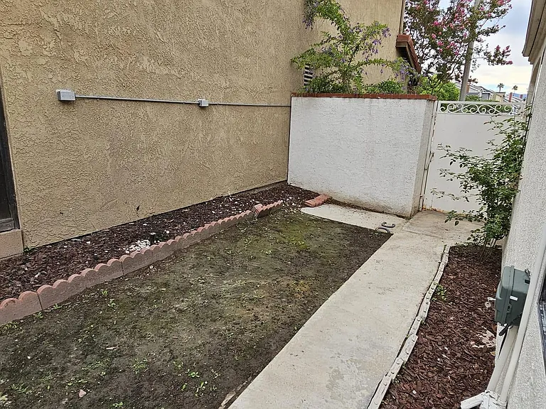 26032 Dundee Dr — Photo 12