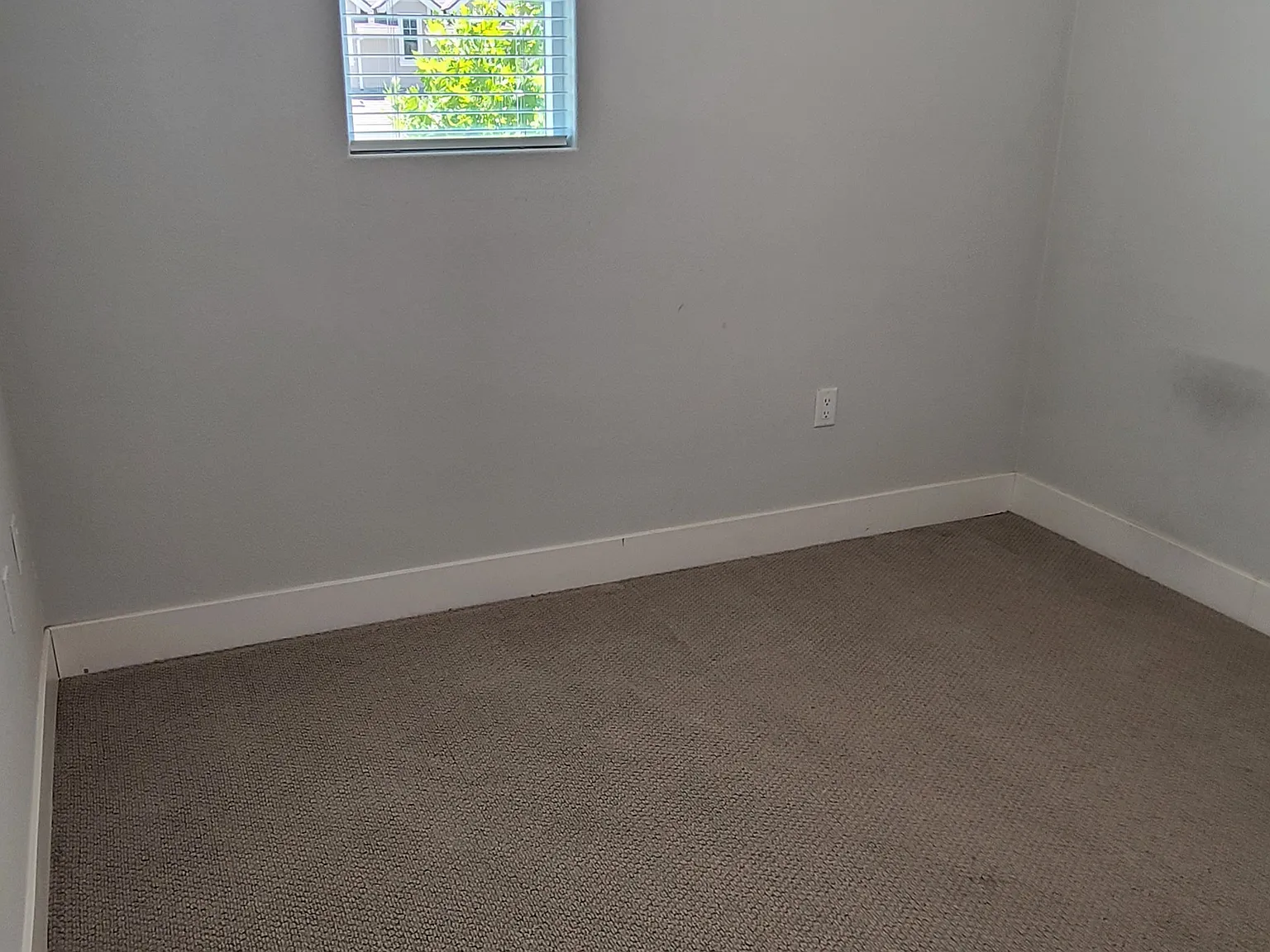 4 bed, 3.5 bath, 2016 sqft, $3,800 — Photo 3