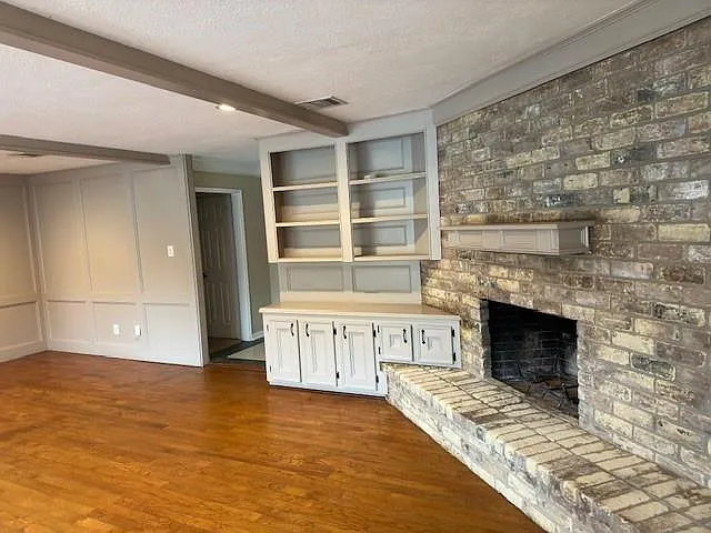 18015 Heaton Dr — Photo 2