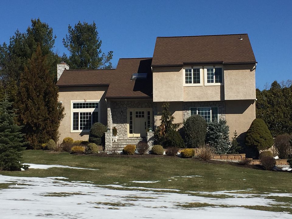 1st image of 11 Cornelius Ln
