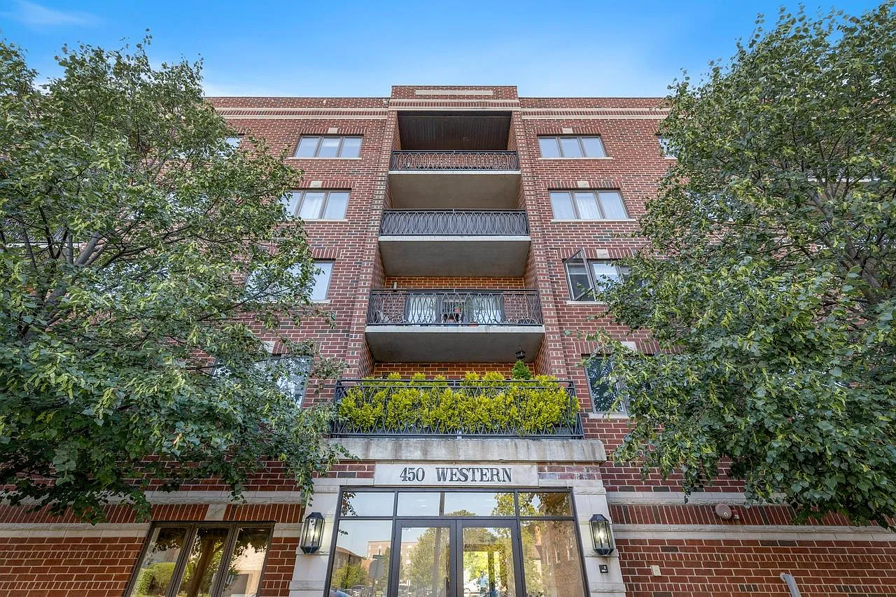 2 bed, 1217 sqft, $2,700 — Photo 2