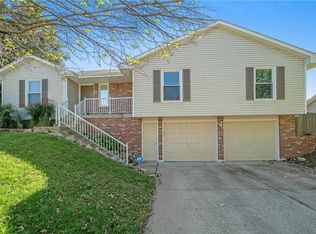 412 NW Eastwood Dr, Blue Springs, MO 64014