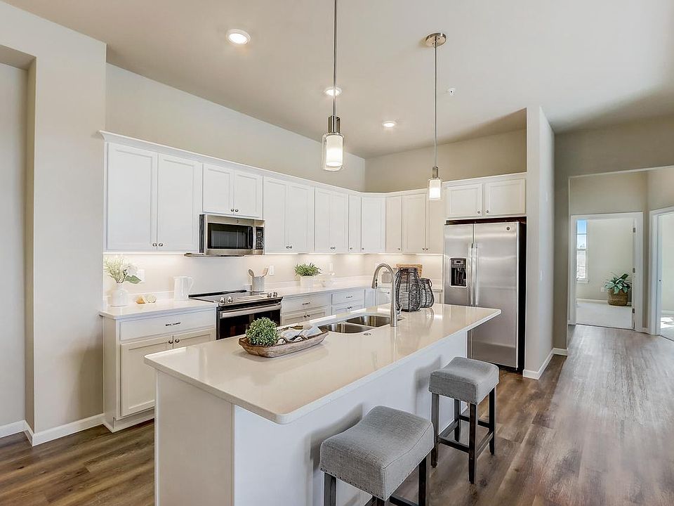 1st image of 2848 Fox Lake CIRCLE #11 / 102
