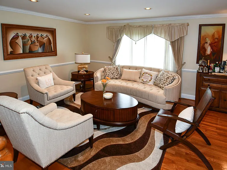 9401 Hickory View Pl — Photo 16