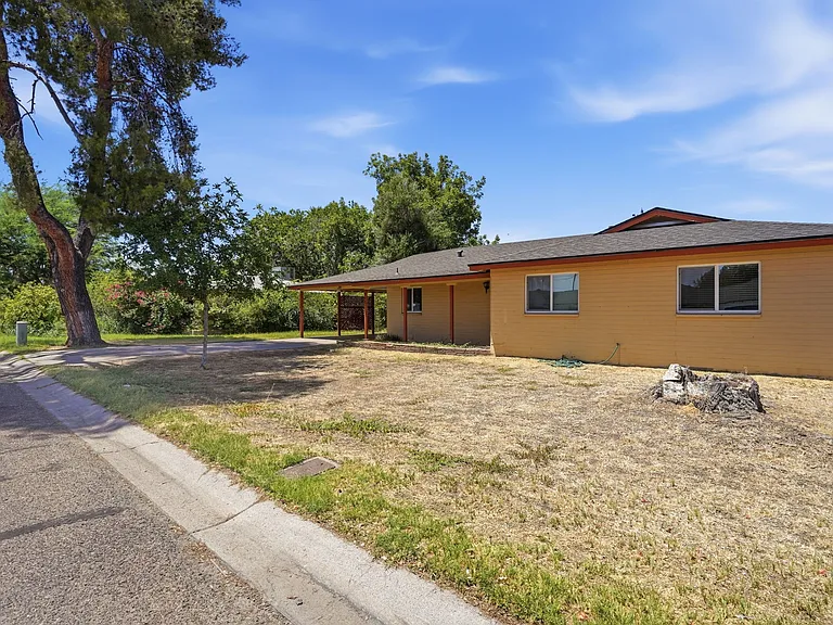 742 E Sierra Vista Dr — Photo 3