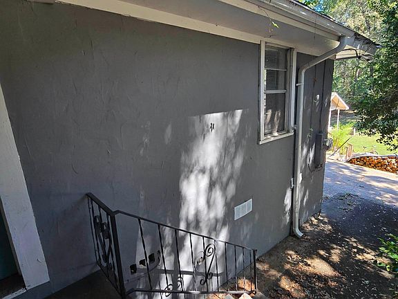 2nd image of 1529 Foster Ave