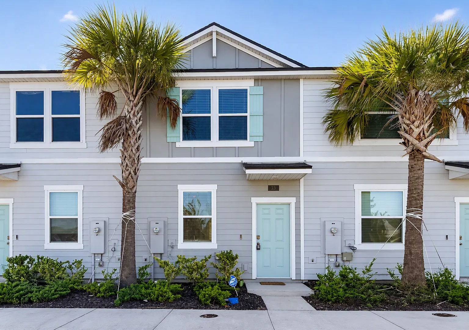 Modern 2BR/2.5BA Townhome with Plank Flooring, Stainless Steel Appliances & Washer/Dryer Included — Photo 1