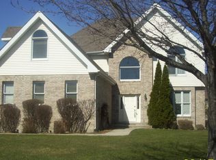 1189 Parkview Cir, Carol Stream, IL 60188