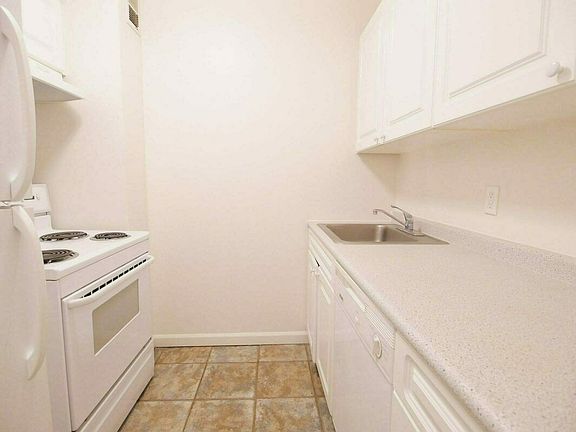4th image of 225 E 85th St APT 209