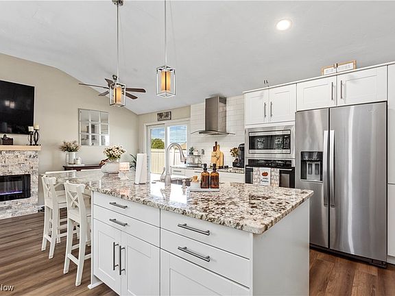 3rd image of 13960 Dalebrook Ave