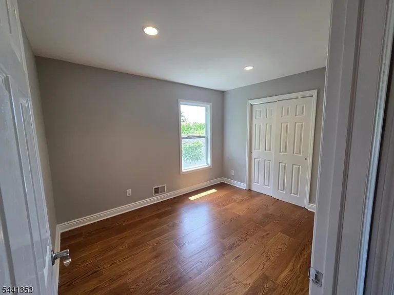 4 Michael Ct — Photo 12