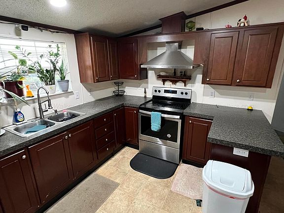 5th image of 215 Gardners Gin Rd