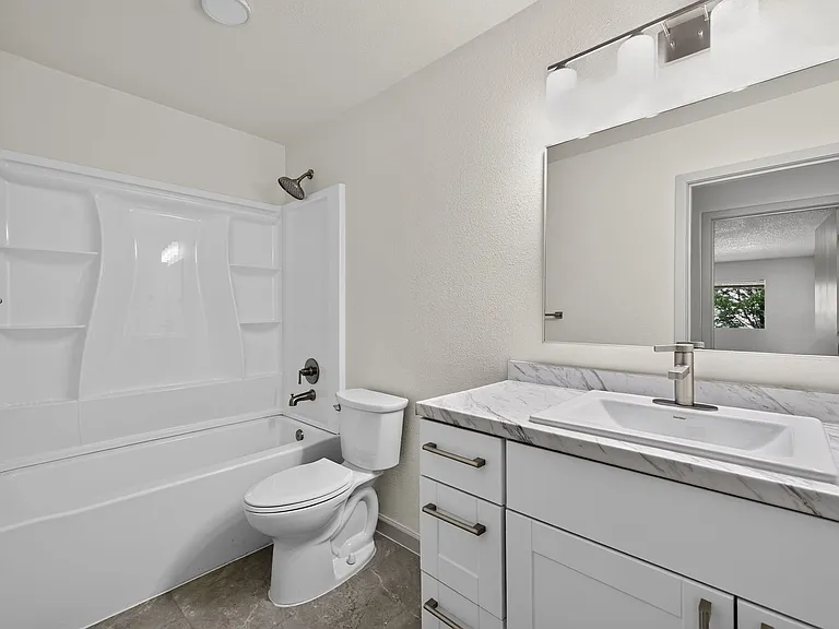 The Clover Apartments — Photo 12