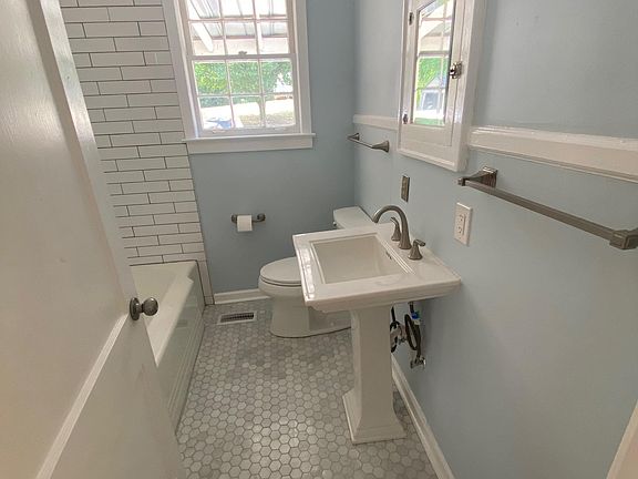 4th image of 304 Polk Ave