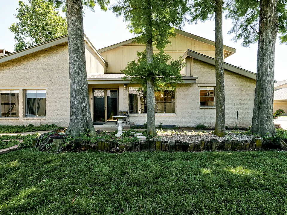 9926 Hefner Village Dr