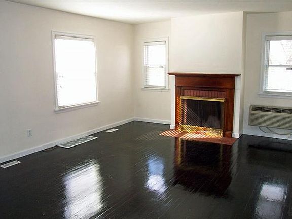2nd image of 2207 Bryant St
