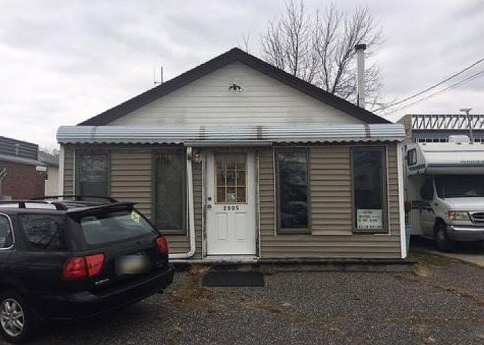 2nd image of 2995 Merrick Rd