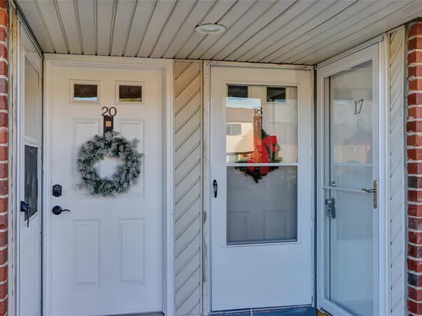 17 S Point Circle Circle #17, Coram, NY 11727