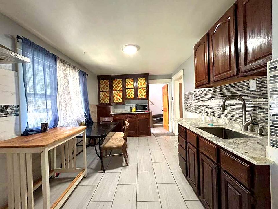 1st image of 2 Rowan Rd #1