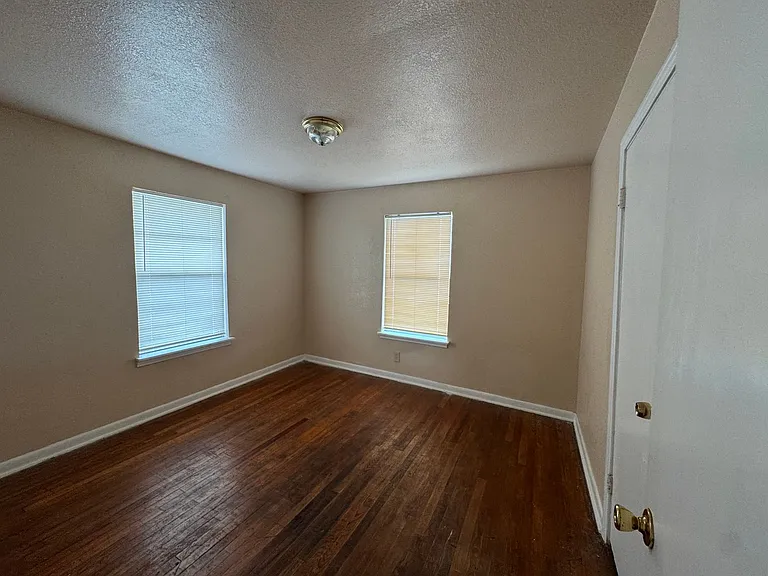 675 W Pyron Ave — Photo 4