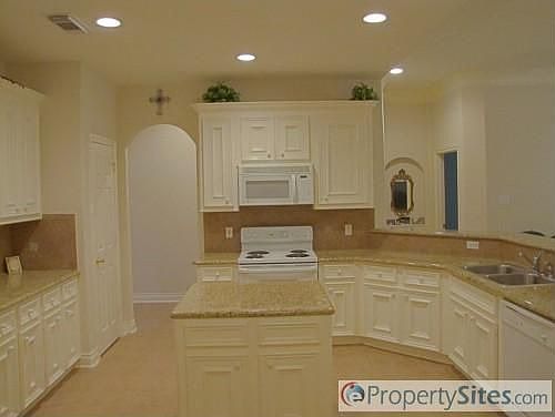 2nd image of 3019 Chaucer Dr