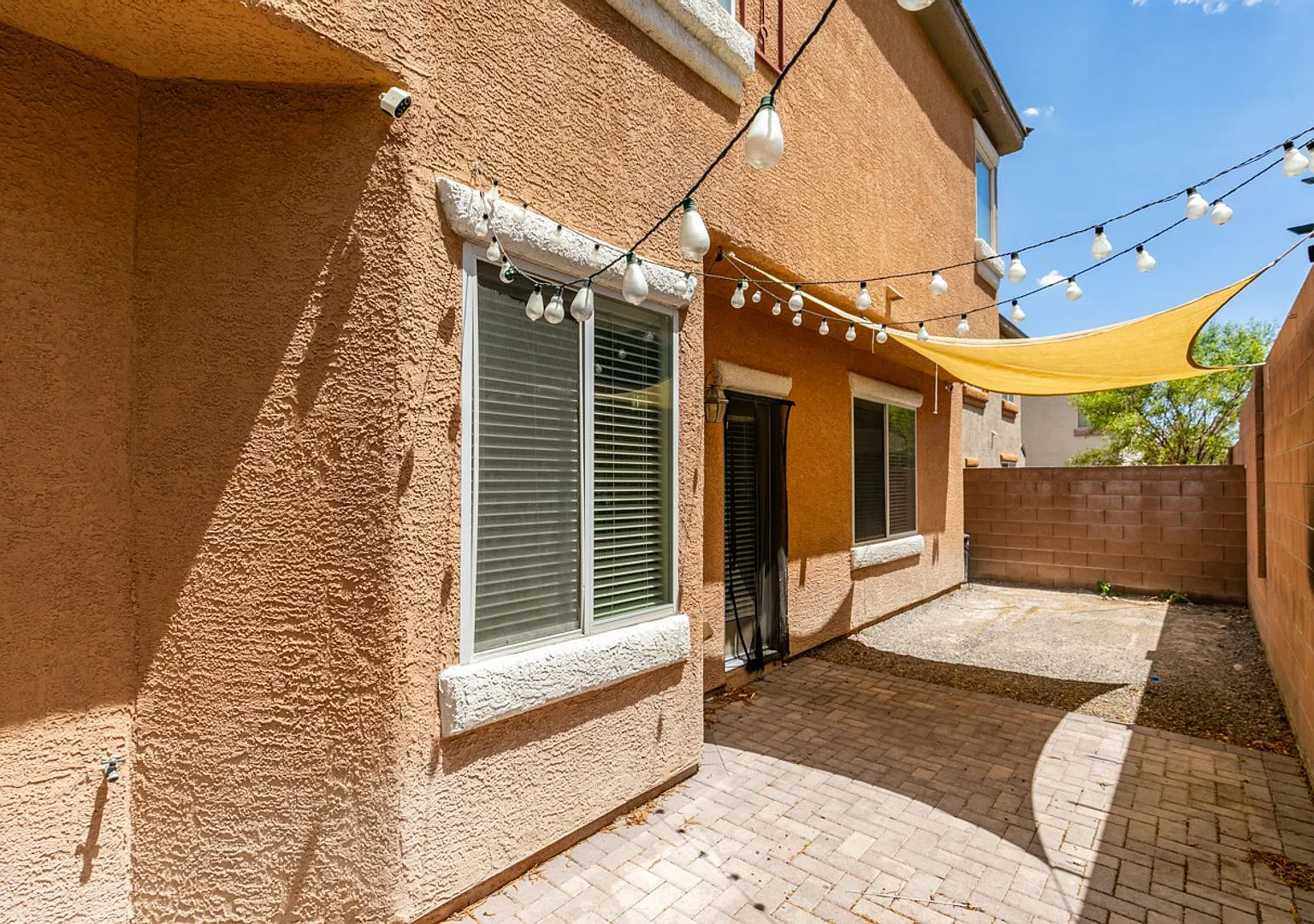 Beautiful 3 Bed / 3 Bath Home in Skyridge Community — Photo 3