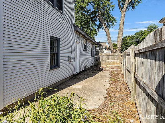 4th image of 100 Garfield Ave NW