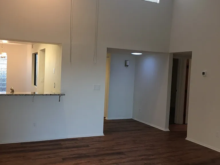 3625 N Forgeus Ave — Photo 5
