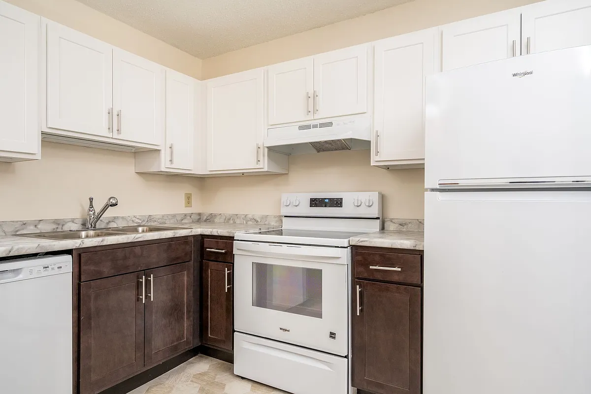 Building Photo - Woodcrest Townhomes